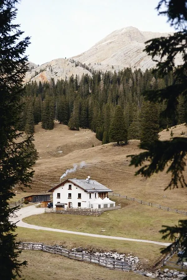 Gerendaház Rifugio Malga Ra Stua Villa Cortina dʼAmpezzo Olaszország