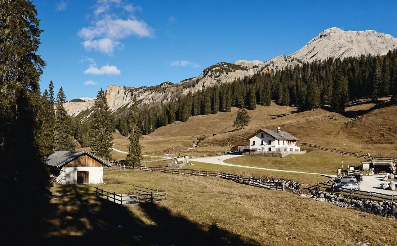 Rifugio Malga Ra Stua Villa Cortina d'Ampezzo 0*,  Italië